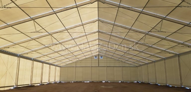 plachtova jazdecka hala