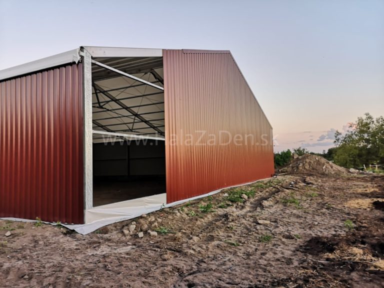 plechova jazdecka hala